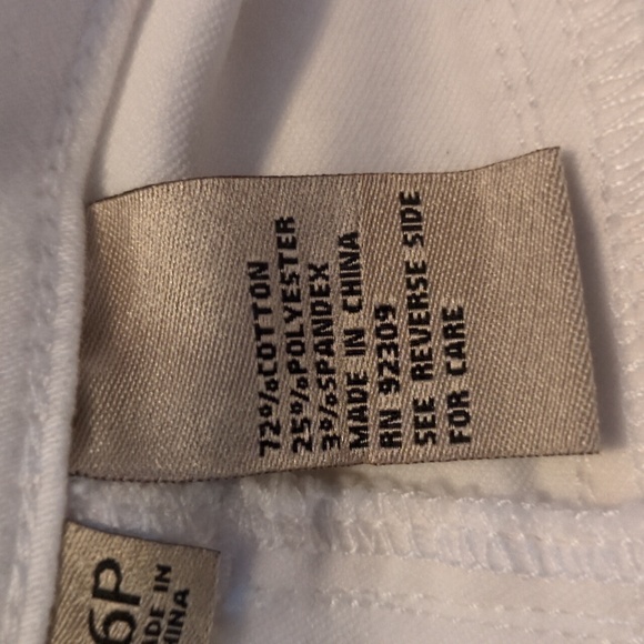 DG2 by Diane Gilman virtual stretch straight leg white denim jeans size 16P - Picture 7 of 7